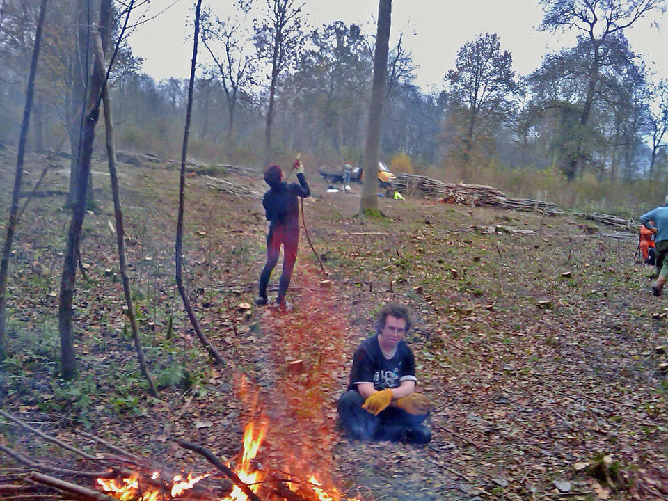 select left of pic for previous, right for next, top for index