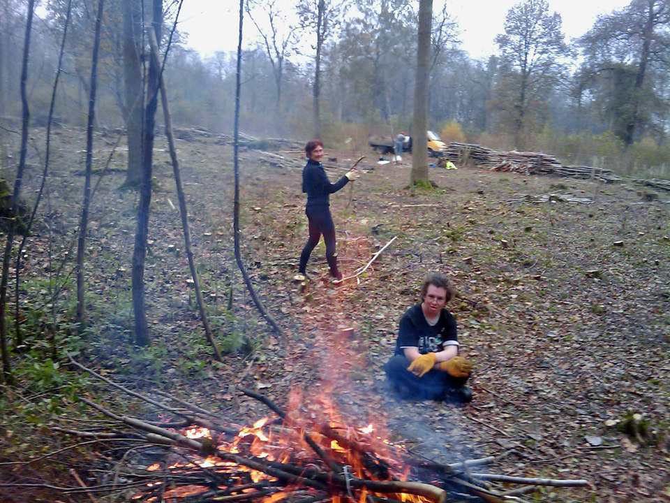 select left of pic for previous, right for next, top for index