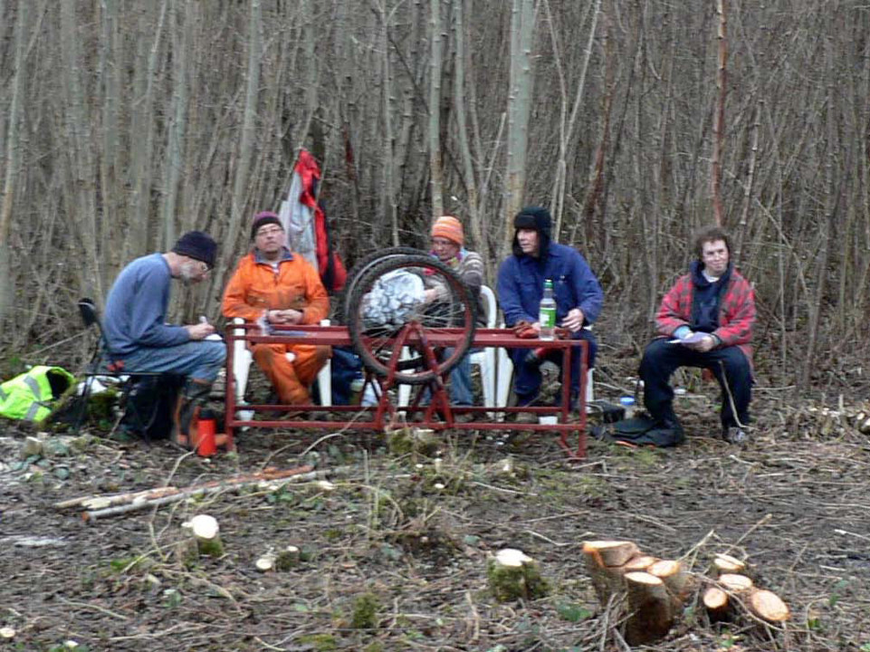 select left of pic for previous, right for next, top for index