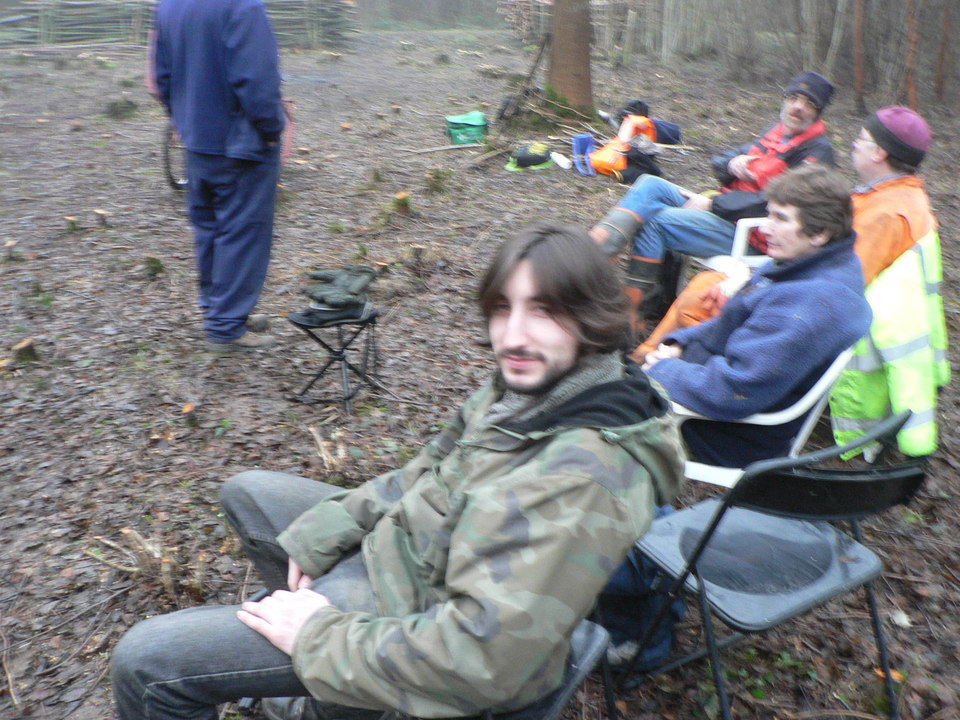 select left of pic for previous, right for next, top for index