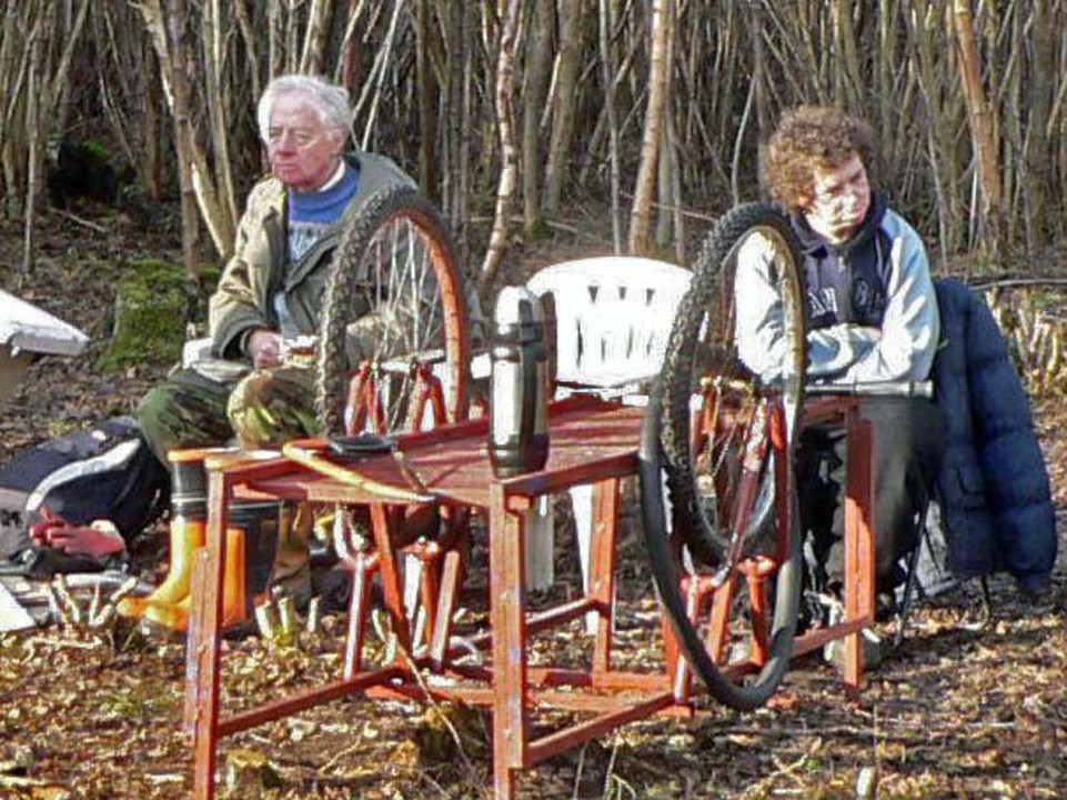 select left of pic for previous, right for next, top for index