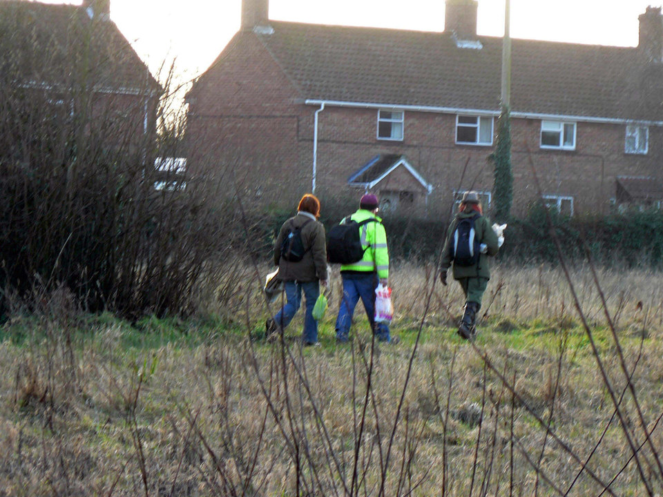 select left of pic for previous, right for next, top for index