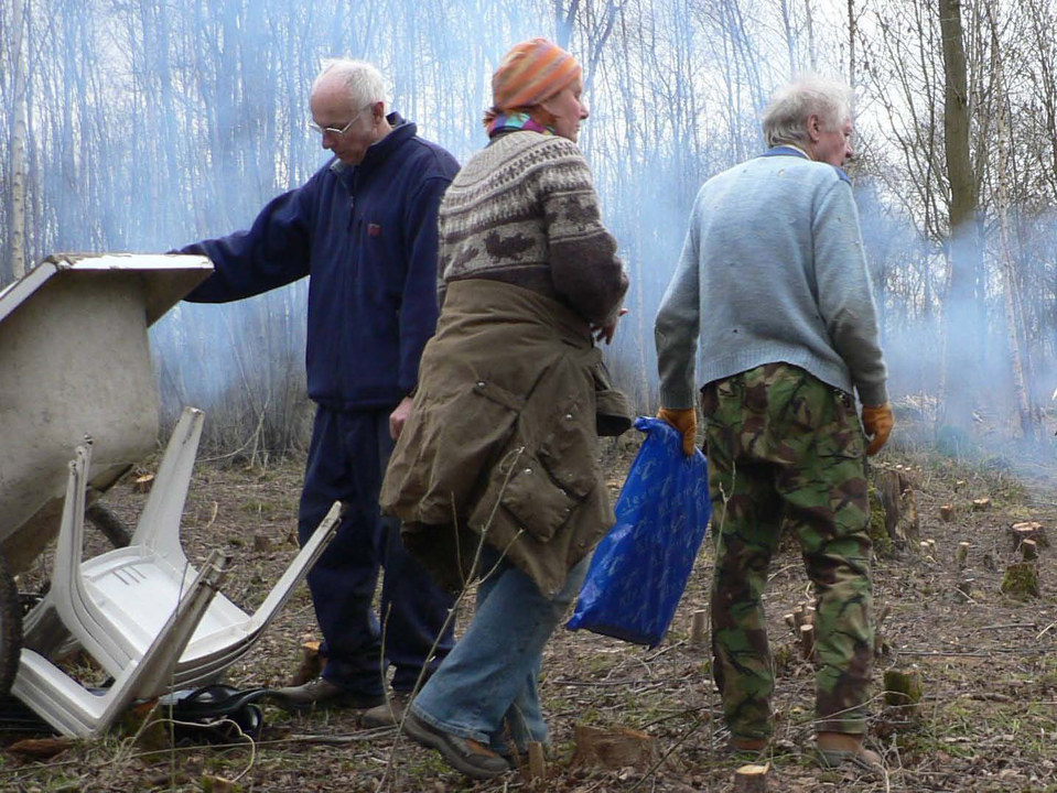 select left of pic for previous, right for next, top for index