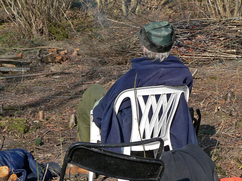 select left of pic for previous, right for next, top for index